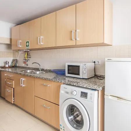 Amelia - Surf Camp Peniche